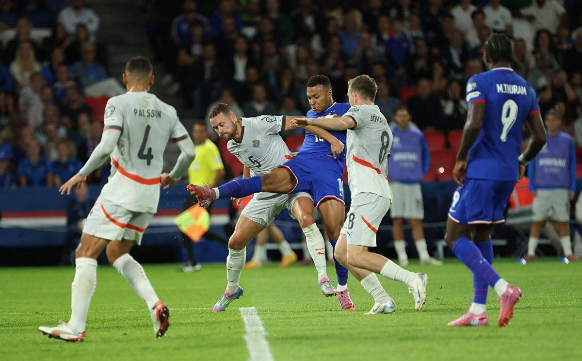 西甲球员身价变更：亚马尔、姆巴佩2亿欧并列第一，7人身价上亿（西甲球员身价更新：姆巴佩与亚马尔以2亿欧并列榜首，7人身价破亿）