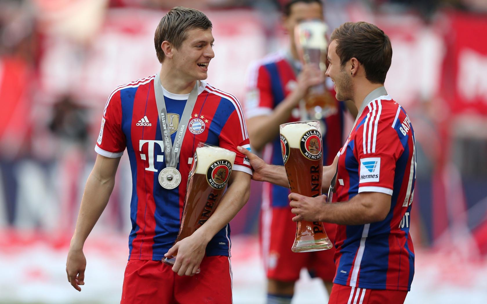 邮报：曼联等队关注赫塔小将艾希霍恩，他被拿来与克罗斯比较（邮报：曼联等队考察赫塔小将艾希霍恩，外界将其比作克罗斯）