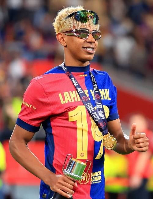 队报预测法国世界杯首战后防线：迪涅、孔德、萨利巴、于帕（队报：法国队世界杯首战后防线或由迪涅、孔德、萨利巴、于帕组建）