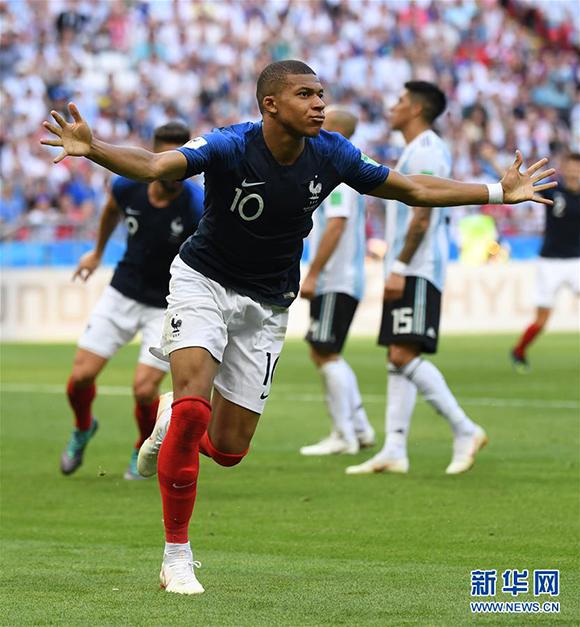 巴恩斯：詹姆斯统治了比赛那么久，他真的很难防守很难阻止（巴恩斯：詹姆斯长期统治赛场，真是难防难挡）