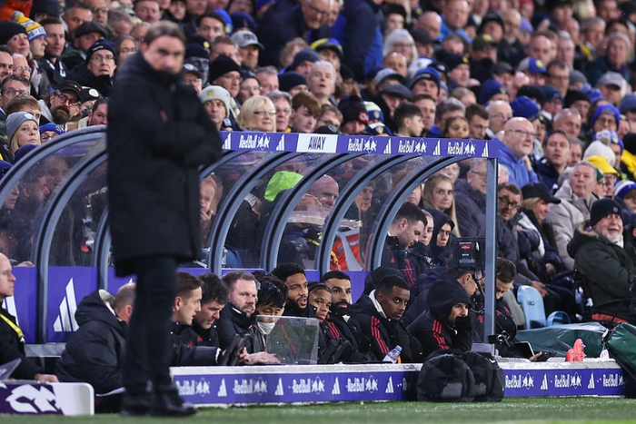 澳超半场：泰勒、罗斯造杀机，喷气机暂0-0悉尼FC（澳超半场战报：泰勒、罗斯频造险情，纽卡斯尔喷气机暂0-0悉尼FC）