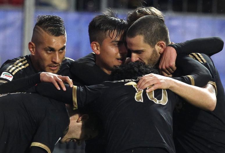 中超比赛亮点：上海海港2-1取胜山东泰山,（中超焦点战：上海海港2比1击败山东泰山）