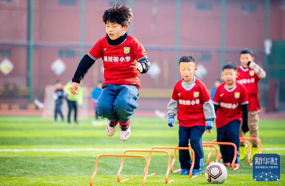 BBC：梅努薪资较低，曼联清楚若让他离队得花更多钱引援（BBC：梅努收入不高，曼联清楚放走他将付出更高引援成本）