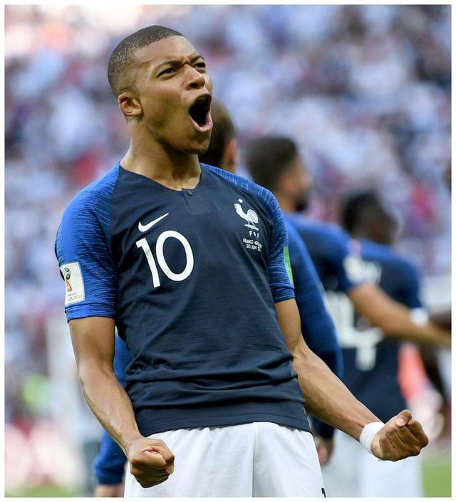 国足官方祝福魏祥鑫：期待以后为中国足球贡献更多力量（中国男足向魏祥鑫送上祝福：期待其未来为中国足球再立新功）