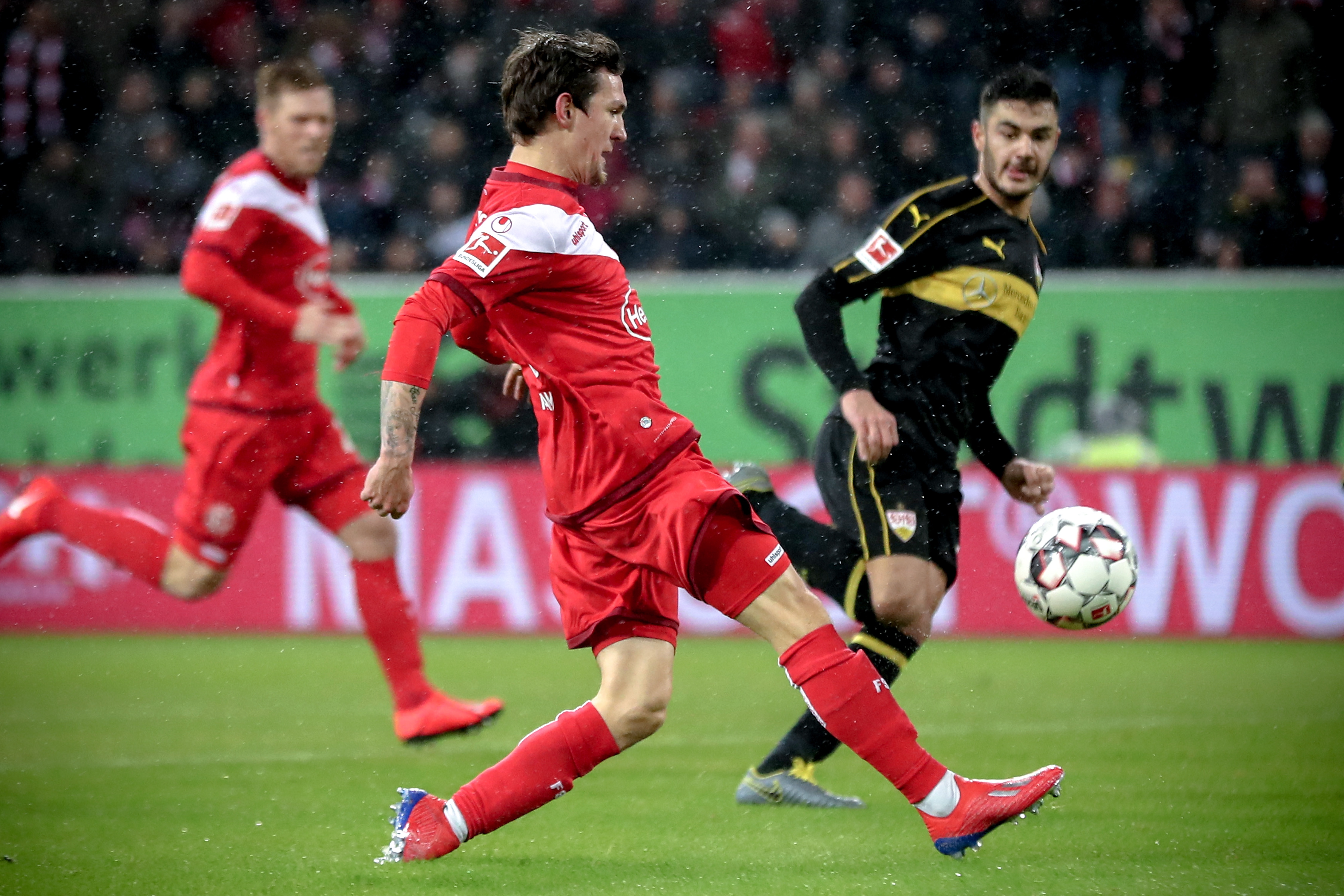 跟队记者：阿莱格里明确要求冬窗买前锋；米兰没考虑齐尔克泽（随队记者称阿莱格里要求冬窗引进前锋，米兰并未考虑齐尔克泽）