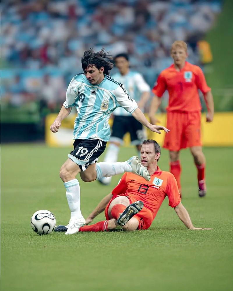 伦纳特-卡尔：我一直在努力加强右脚，今天算是得到了回报（伦纳特-卡尔：长期苦练右脚，今日终于收获回报）